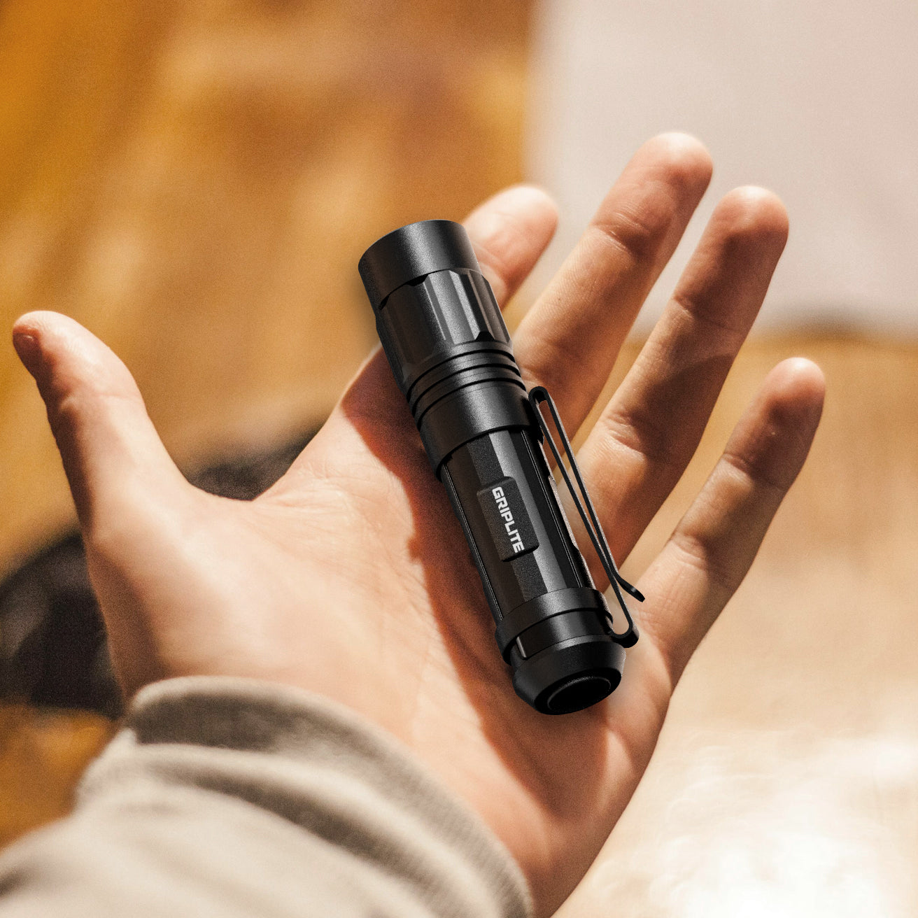 The Griplite compact flashlight series is designed to be very lightweight yet have a good brightness and battery life. It comes with a pocket/cap clip combination for easy portability and use.